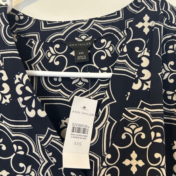 Ann Taylor Pullover Blouse - Picture 2 of 11